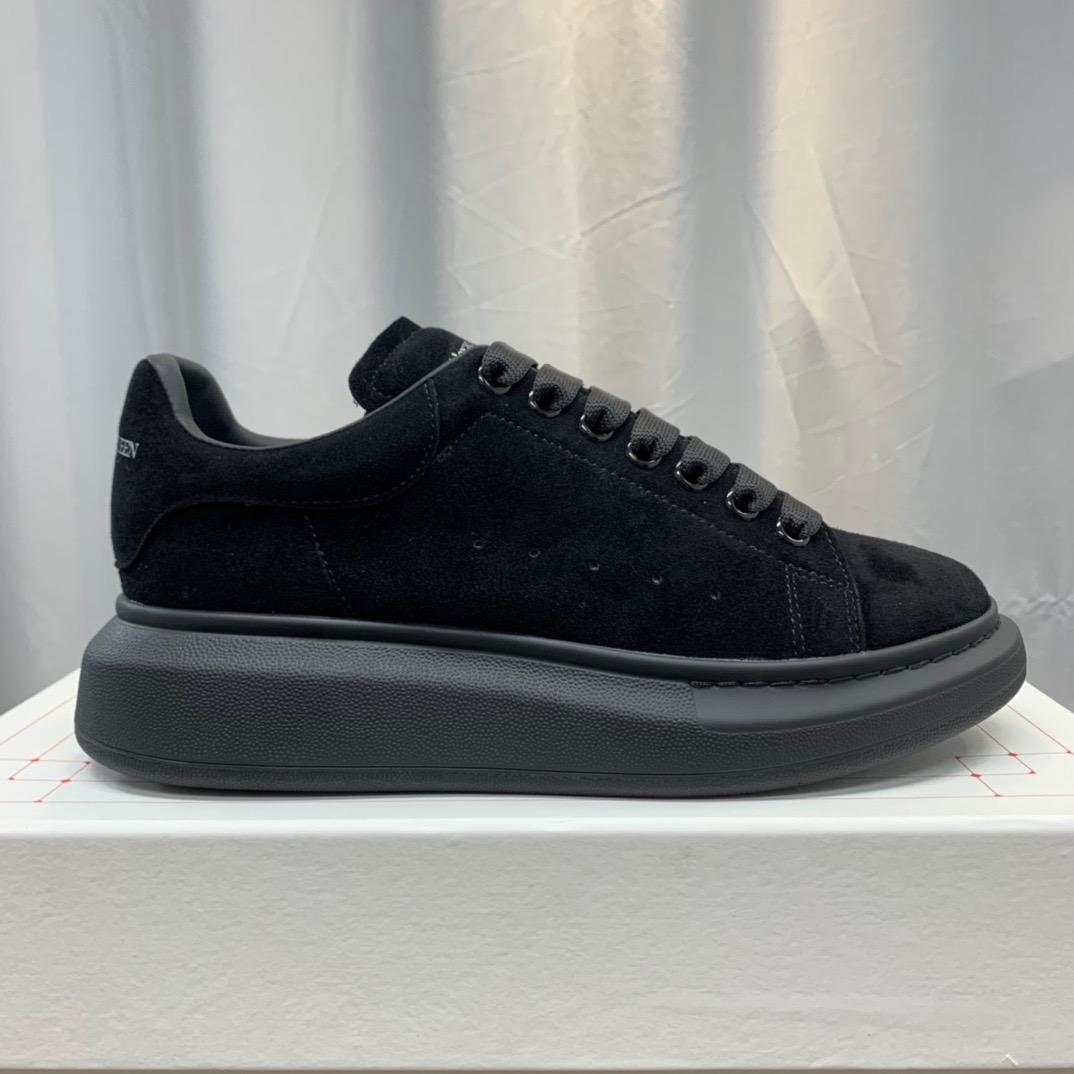 McQuen Triple Black 553761WHV671000