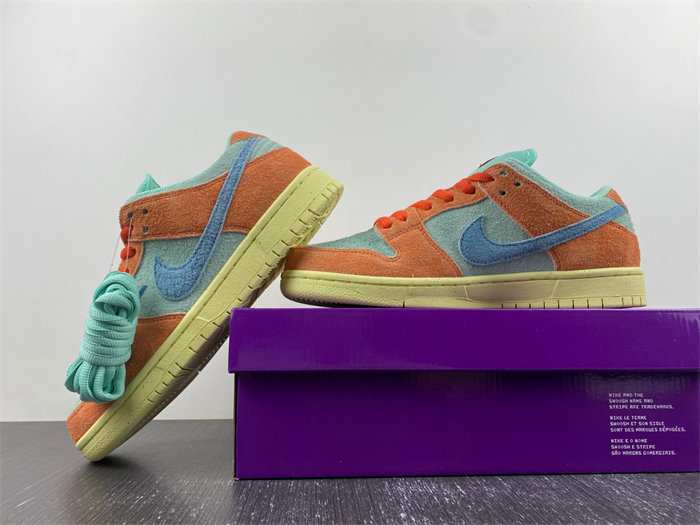 Nike SB Dunk Low “Noise Aqua” DV5429-800