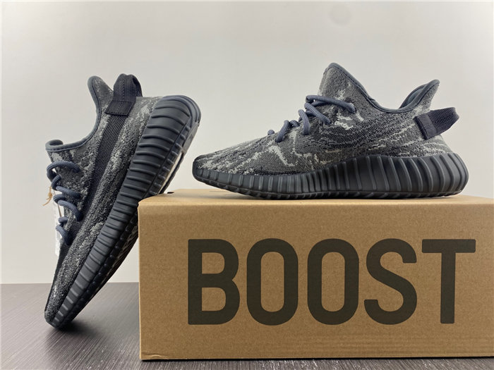 Ad*s yeezy 350 v2 id4811