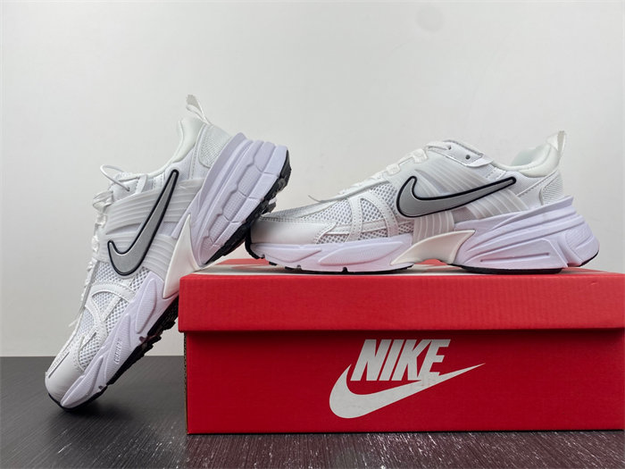 NIKEV2K Runtekk  FD0736-102