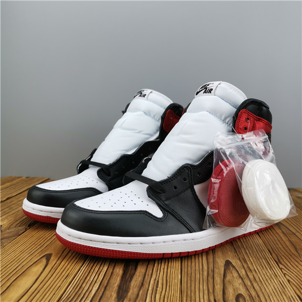 Air Jordan 1 satin WMNS BLACK TOE CD0461-016