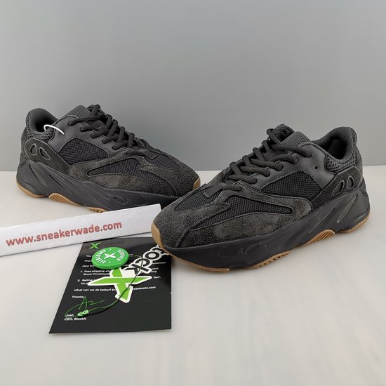 Ad*s yeezy boost 700