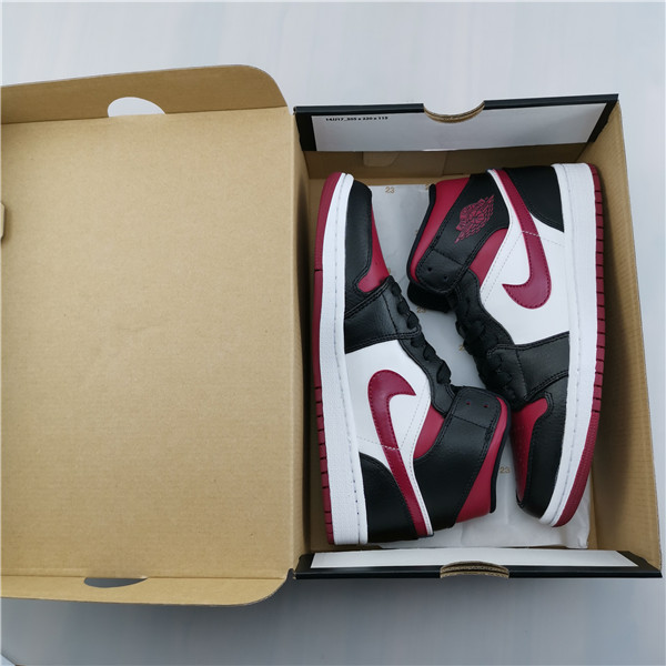 AIR JORDAN 1 MID RESEMBLES THE “BRED TOE” 554724-066