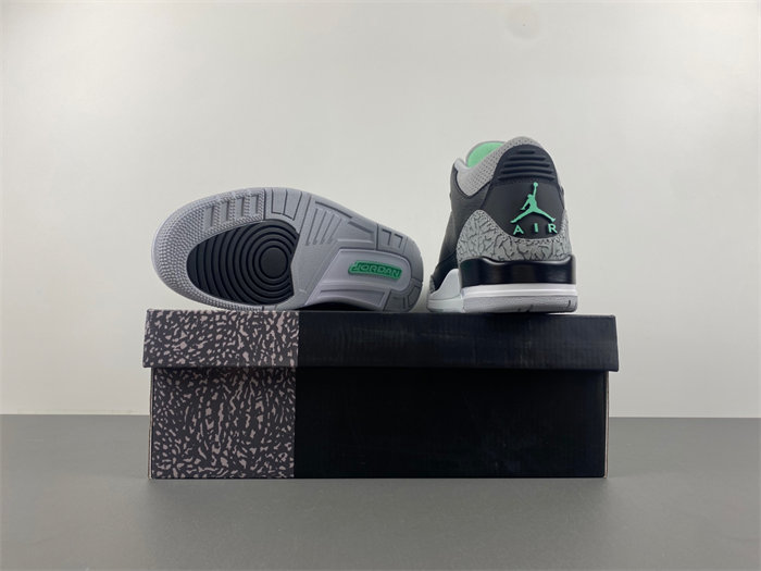 Air Jordan 3 “Green Glow”  CT8532-031