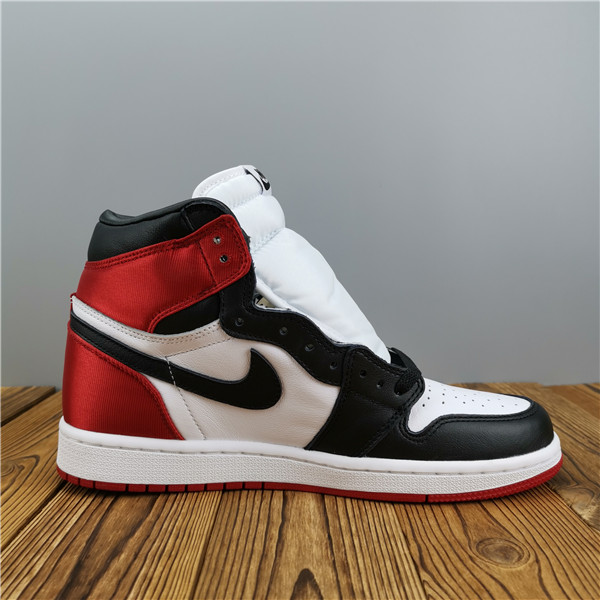 Air Jordan 1 satin WMNS BLACK TOE CD0461-016