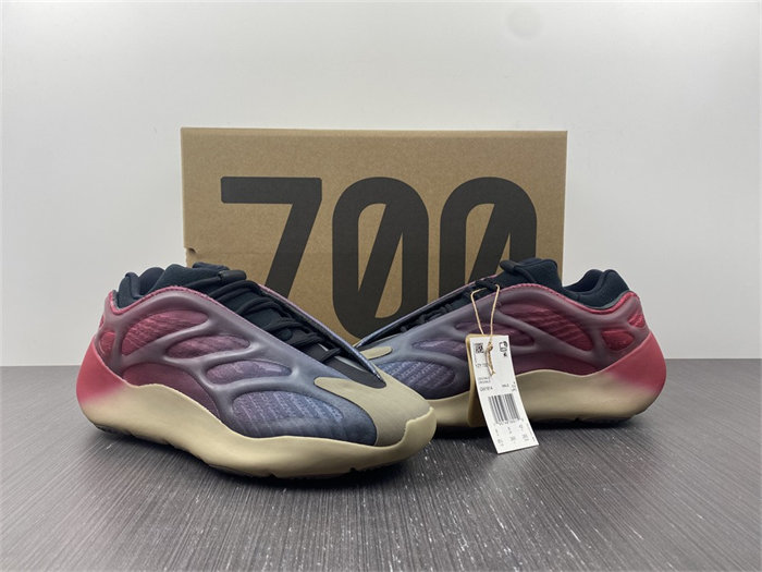 Ad*s yeezy 700 v3 fade carbon gw1814