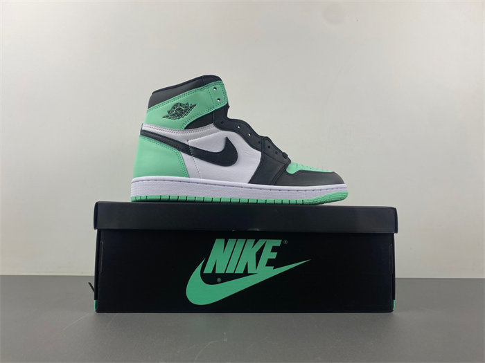 Air Jordan 1 High OG “Green Glow”  DZ5485-130