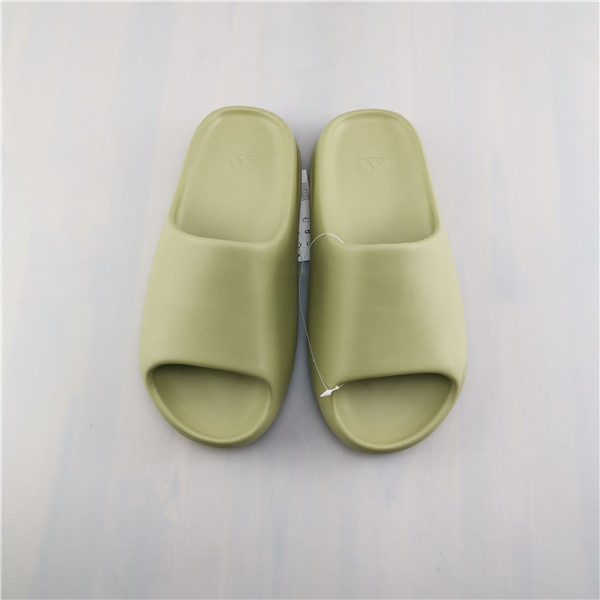 Ad*s yeezy slide green