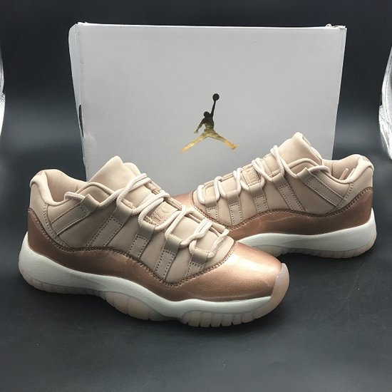 AIR JORDAN 11 LOW 