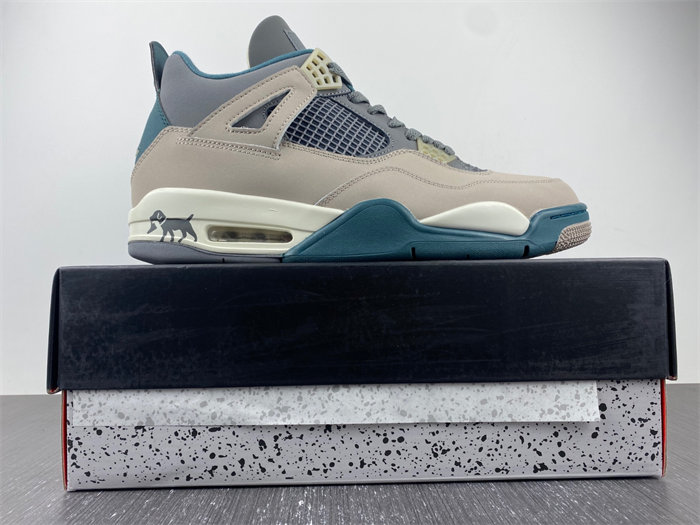 Jordan 4 Retro SE Craft Photon Dust DV3742-021.