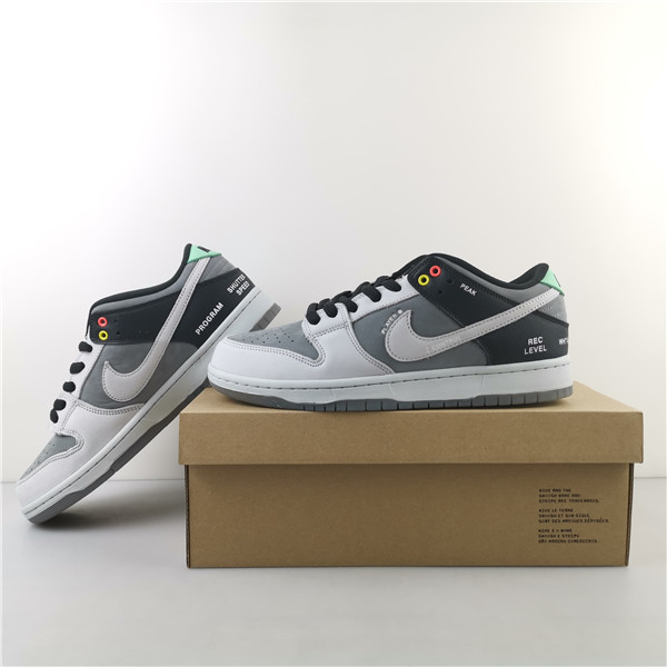 NIKE SB DUNK “VX1000 COMCORDER” CV1659 001