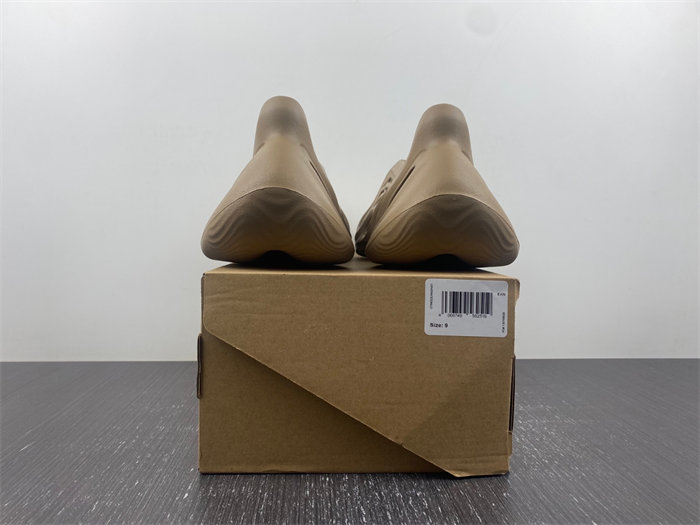 Ad*s yeezy foam rnr clay taupe gv6842