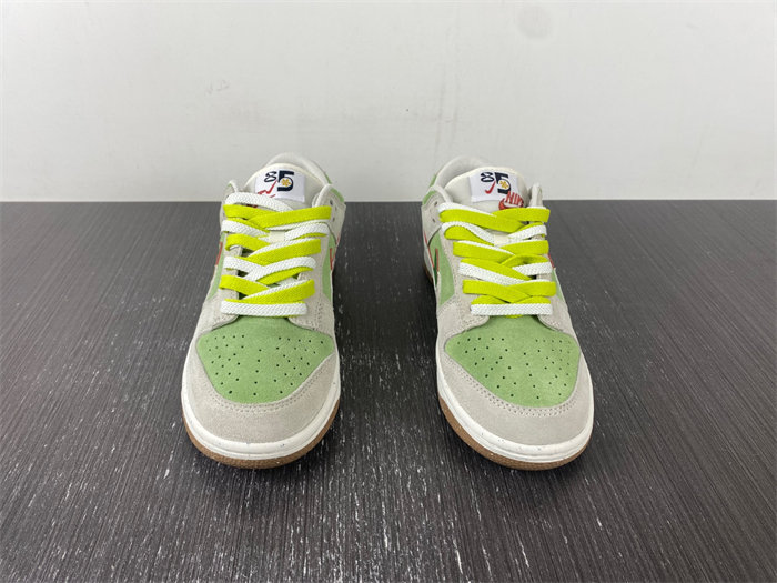 Nike SB Dunk DO9457-100.9