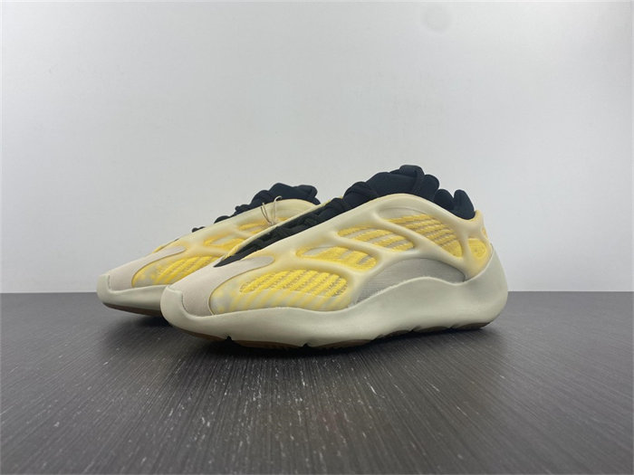 Ad*s yeezy 700 v3 mono safflower hp5425