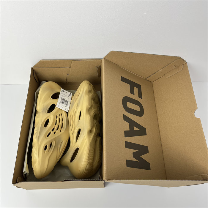 Ad*s yeezy foam rnr desert sand gv6843