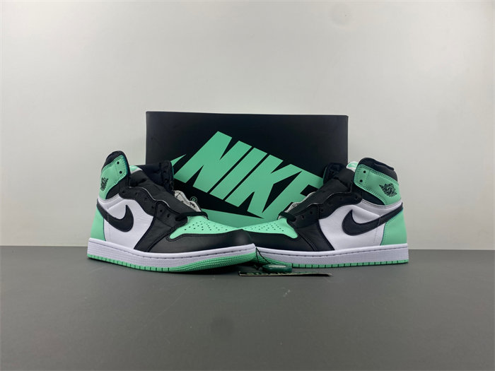 Air Jordan 1 High OG “Green Glow”  DZ5485-130