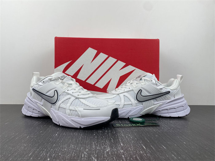 NIKEV2K Runtekk  FD0736-102