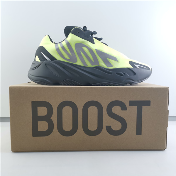 Yeezy Boost 700 MNVN ”Green/Black FY3727