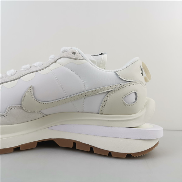 Nike Vaporwaffle Sacai Sail Gum DD1875-100