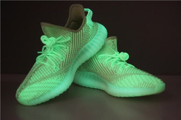 Ad*s yeezy boost 350 v2 glow in the dark eh5360