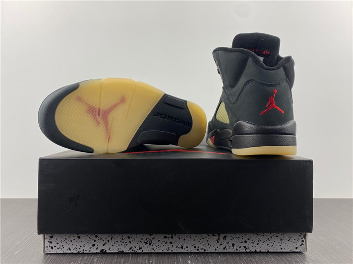 Jordan 5 Retro Gore-Tex Off-Noir  DR0092-001