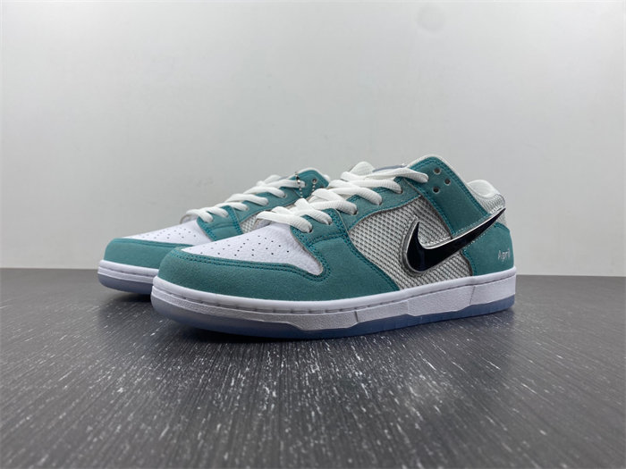 Dunk SDCAI*NIKE SB Low  FD2562-400