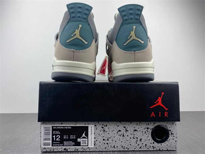 Jordan 4 Retro SE Craft Photon Dust DV3742-021.