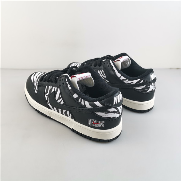 QUARTERSNACKS X NIKE SB DUNK LOW ZEBRA DM3510-001