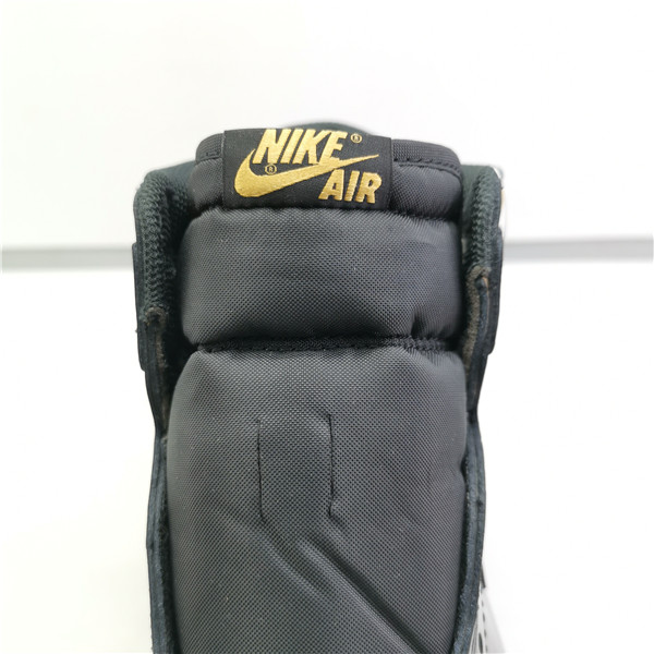 AIR JORDAN 1 RETRO HIGH OG “BLACK GOLD” 555088-032