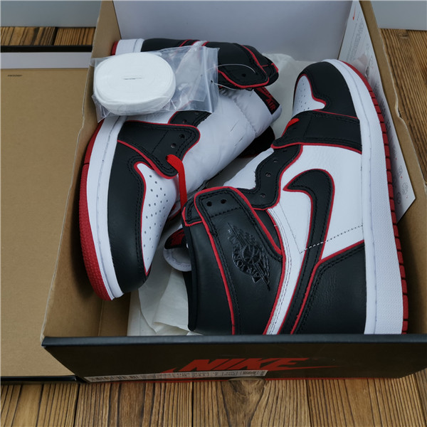 Air Jordan 1 Retro High OG “Bred” Banned 555088-062