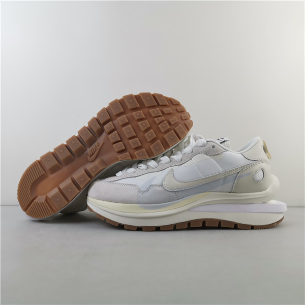 Nike Vaporwaffle Sacai Sail Gum DD1875-100