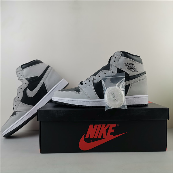 Jordan 1 Retro High Black White Light Smoke Grey 555088-035