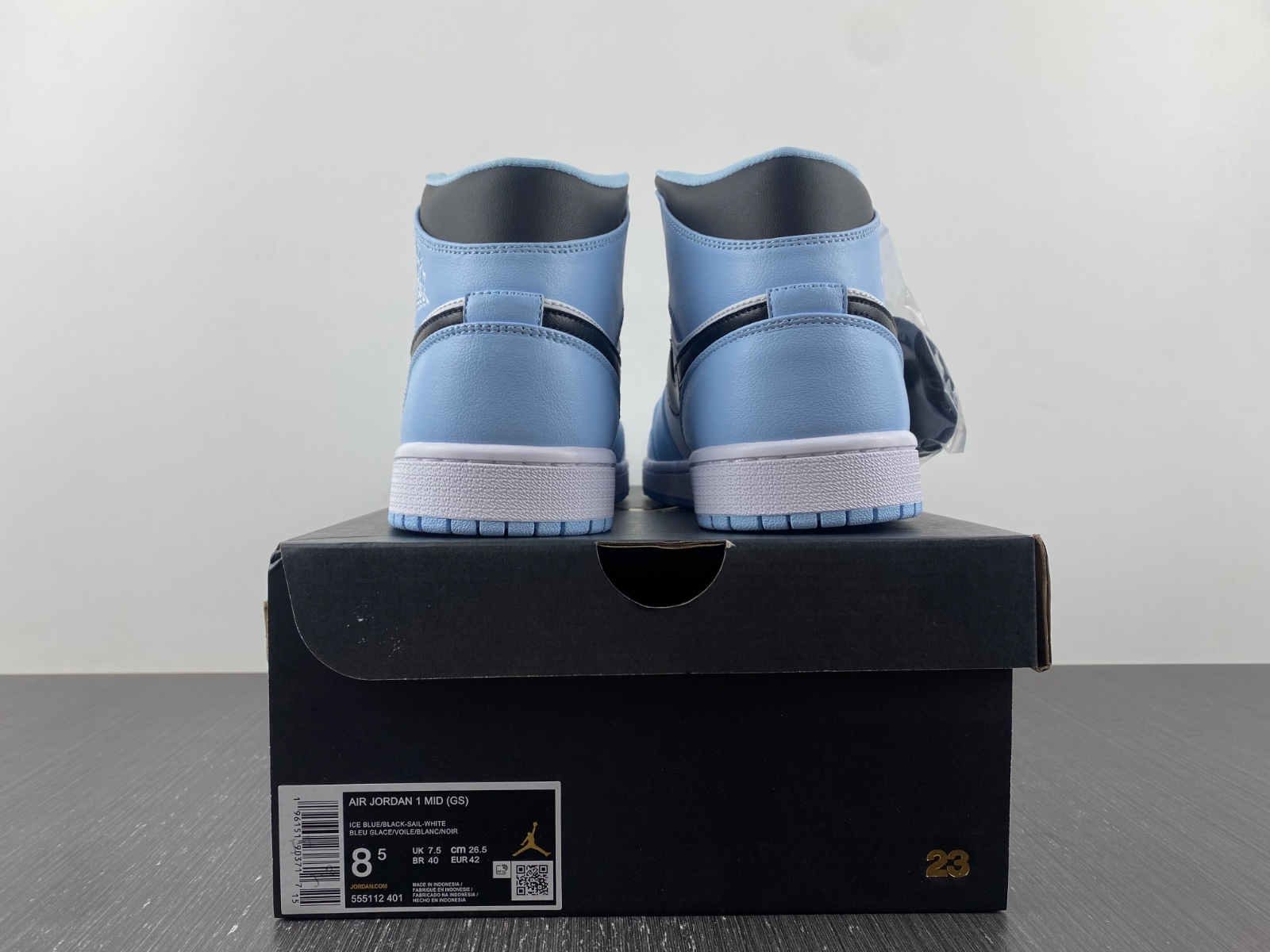 Jordan 1 Mid Ice Blue 555112-401