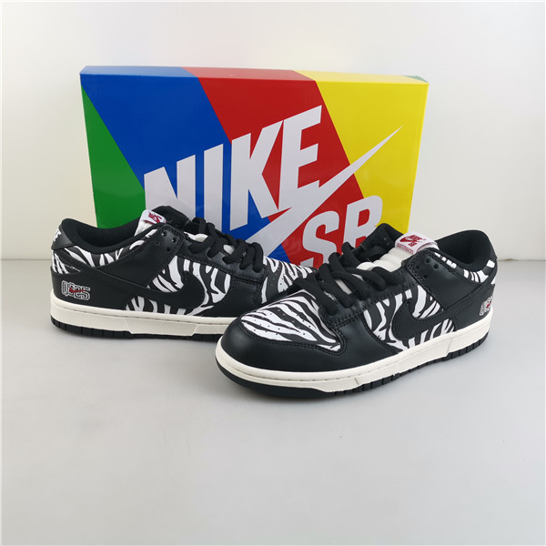 QUARTERSNACKS X NIKE SB DUNK LOW ZEBRA DM3510-001