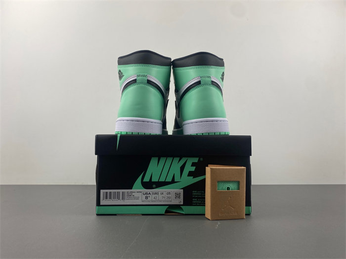 Air Jordan 1 High OG “Green Glow”  DZ5485-130