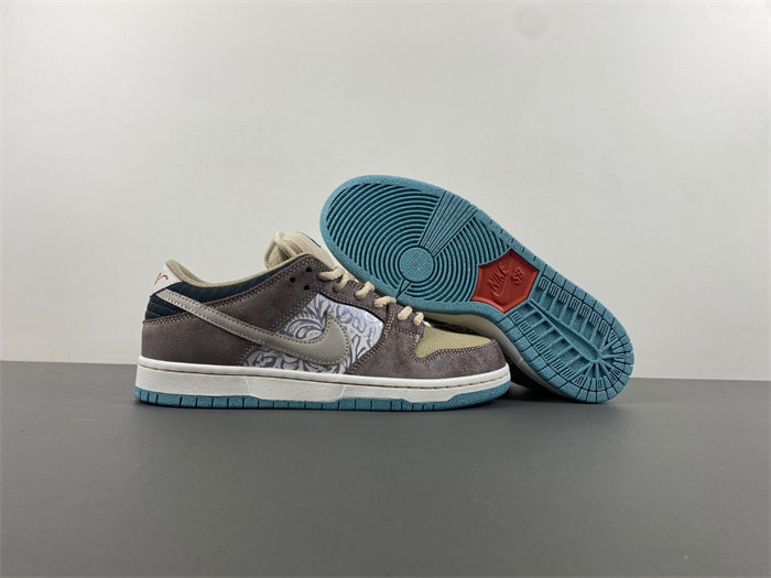 Nike SB Dunk Low “Big Money Savings”   FZ3129-200