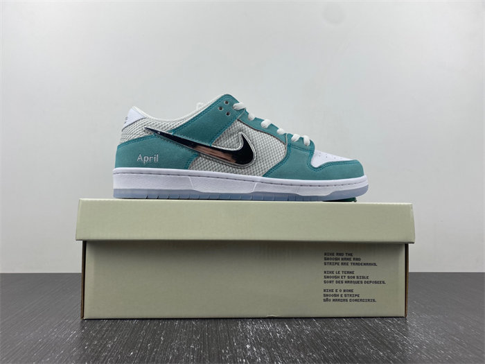 Dunk SDCAI*NIKE SB Low  FD2562-400