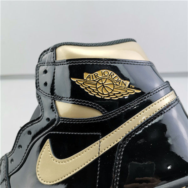 AIR JORDAN 1 RETRO HIGH OG “BLACK GOLD” 555088-032