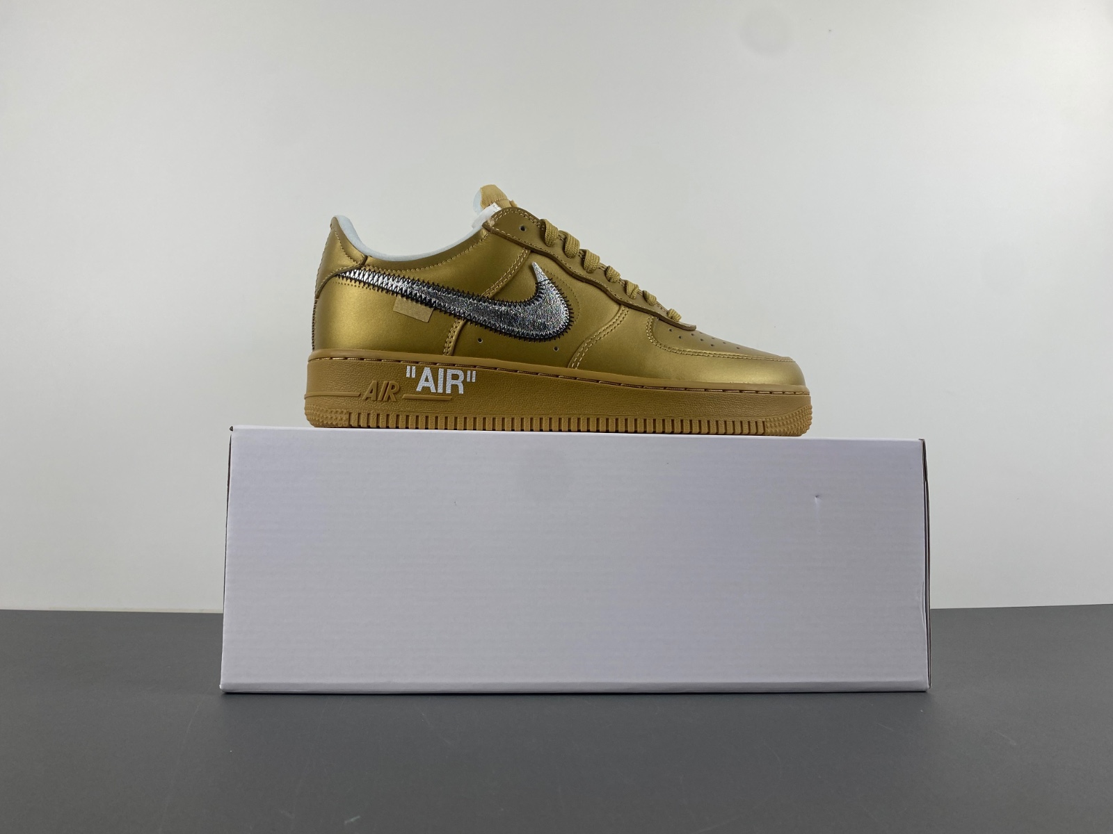 OFF-WHITE x Nike Air Force 1 AO4297-800