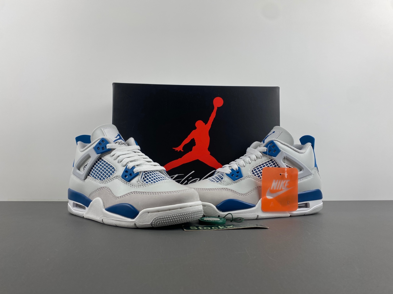 Air Jordan 4 Retro  HF4281-141