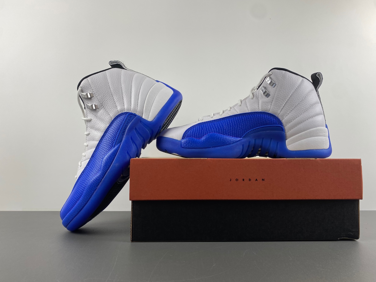 Air Jordan 12 CT8013-116