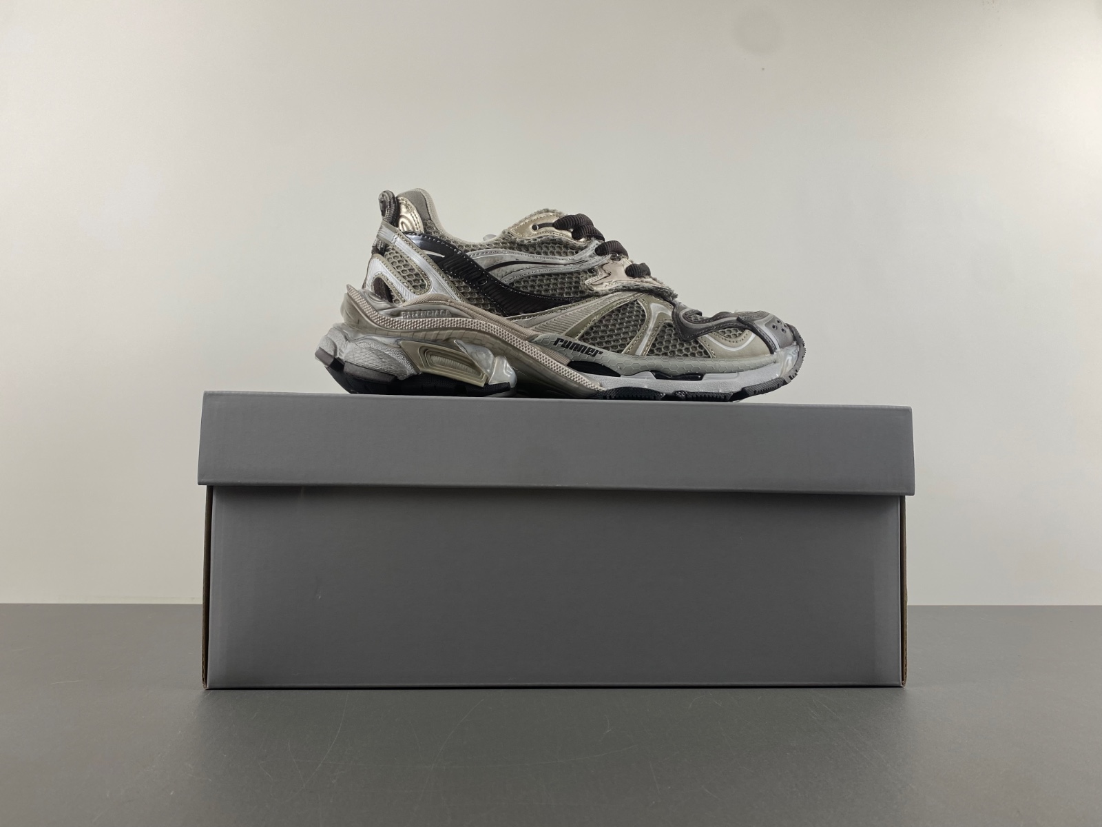 Balenciaga 779066-W3RBXP-2000