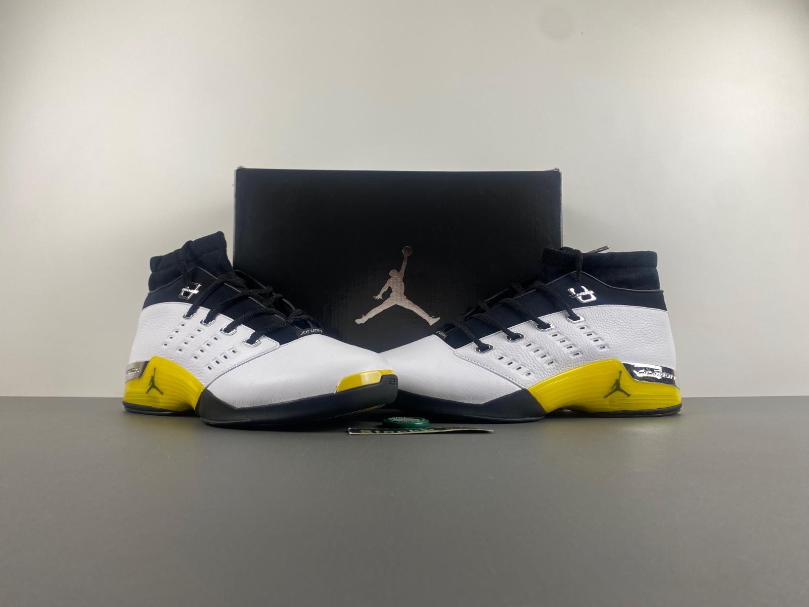 Air Jordan 17 Low “Lightning”FJ0395-100