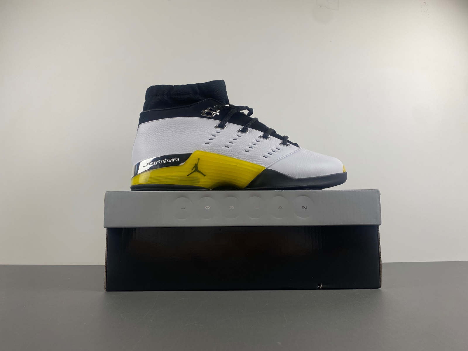 Air Jordan 17 Low “Lightning”FJ0395-100