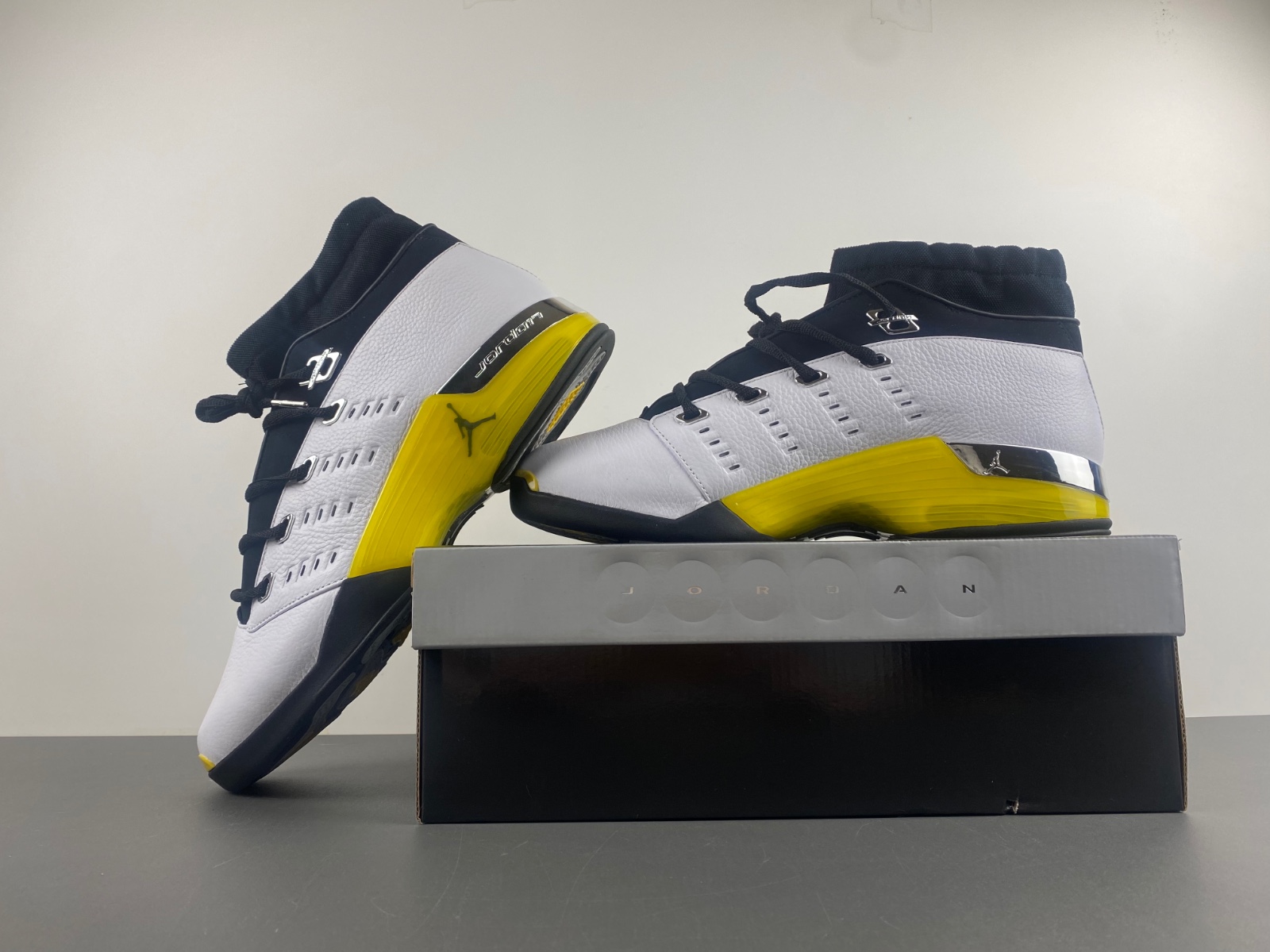 Air Jordan 17 Low “Lightning”FJ0395-100