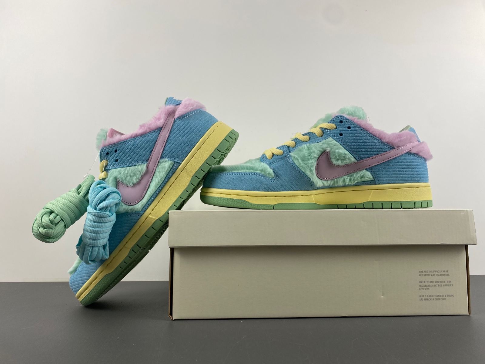 Nike SB Dunk Low “Visty”FN6040-400