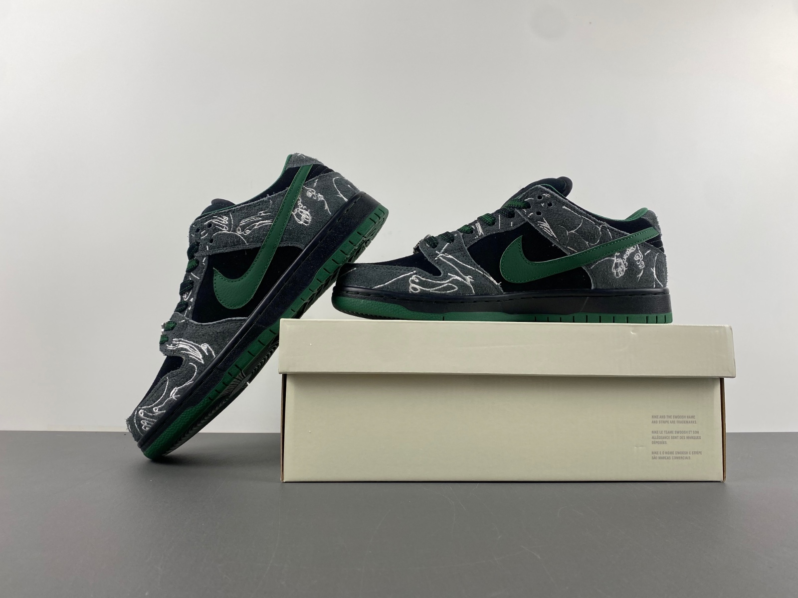 Nike SB Dunk Low There Skateboards HF7743-001