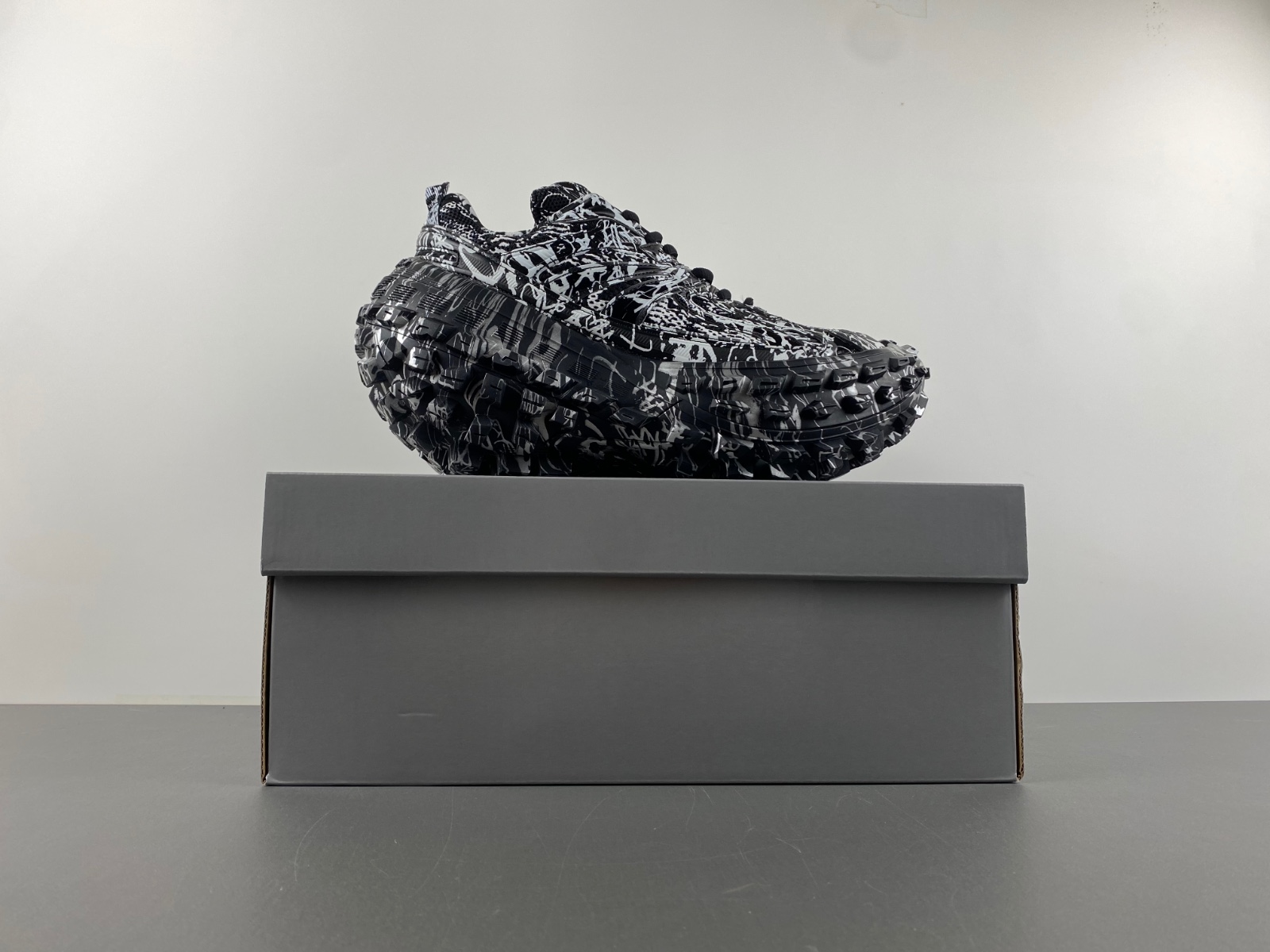 Balenciaga 685613-W2RG1 9015