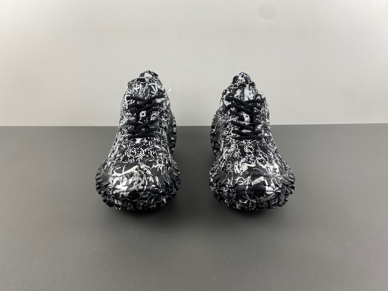 Balenciaga 685613-W2RG1 9015