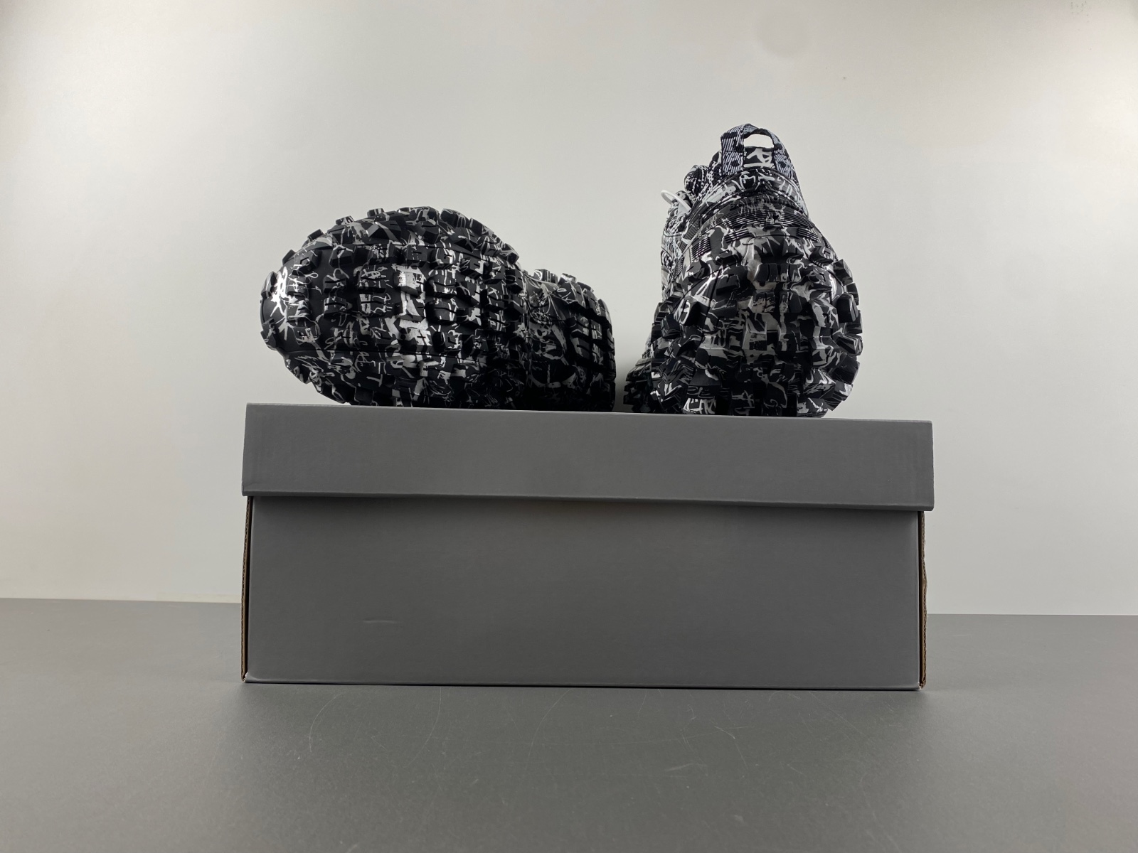 Balenciaga 685613-W2RG1 9015